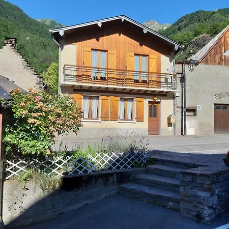 Maison Des Trois Ormeaux Дом отдыха Cier-de-Luchon